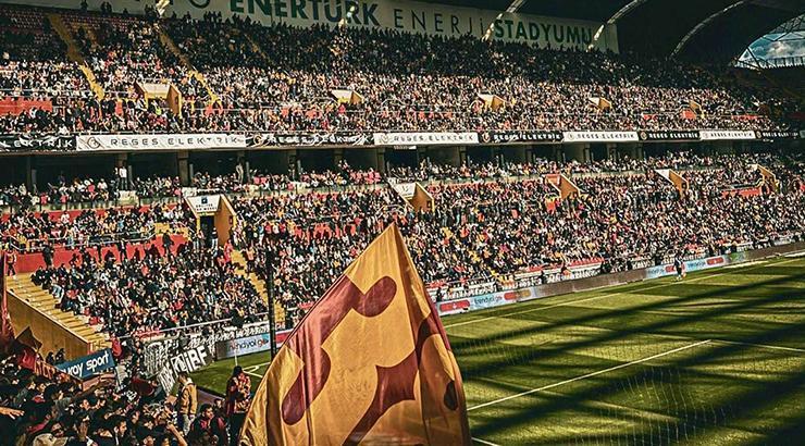 Kayserispor-Beşiktaş maçının biletleri el yakıyor!