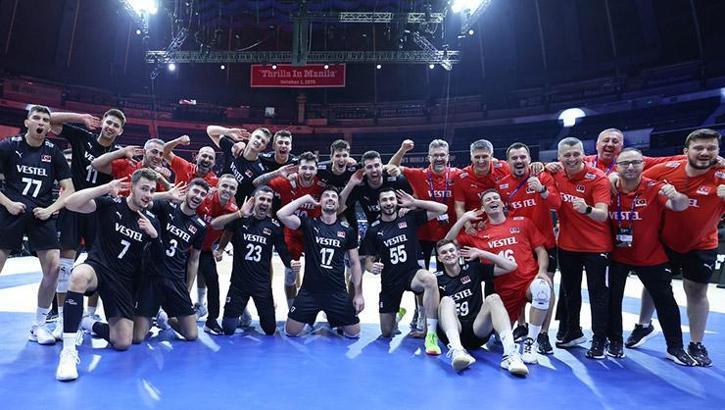 Türk voleybolu zirveye uzandı! Tarih yazıldı