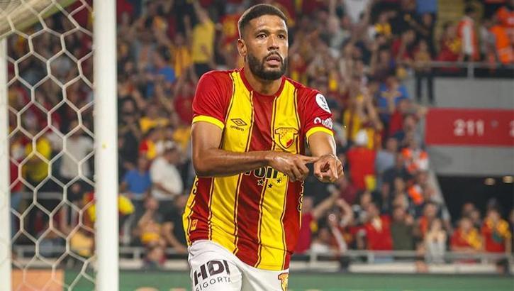 Göztepe formasıyla ilk resmi golünü atan Rhaldney