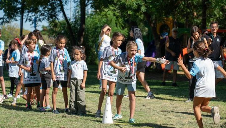 Antalya’da Ekinoks çocuk koşusu renkli görüntülere sahne oldu