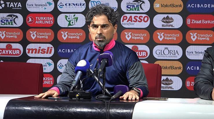 Çaykur Rizespor Teknik Direktörü İlhan Palut, ilk yarıdan memnun değil