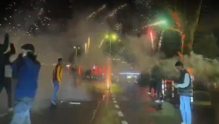 Galatasaray taraftarlarından Liverpool'a gece yarısı sürprizi: Sabaha kadar uyutmadılar