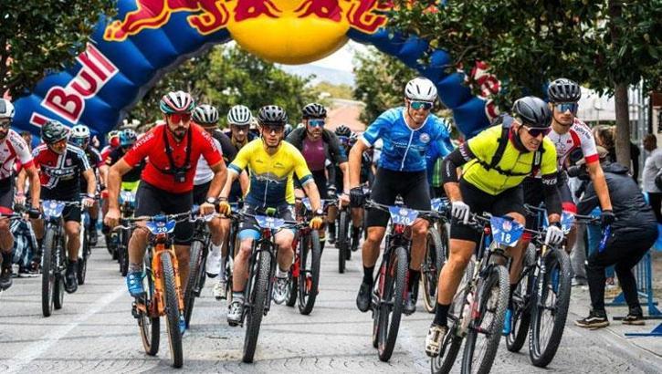 Red Bull Geç Kalma bisiklet tutkunlarını Adalar’da buluşturdu