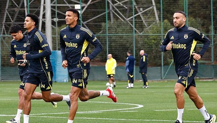 Fenerbahçe, günü çift idmanla bitirdi
