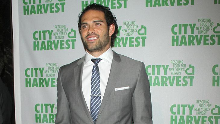 Ex-NFL star Sanchez released from both hospital and prison after stabbing