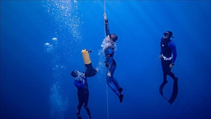 Sahika Ercumen breaks world record in dive devoted to Gaza