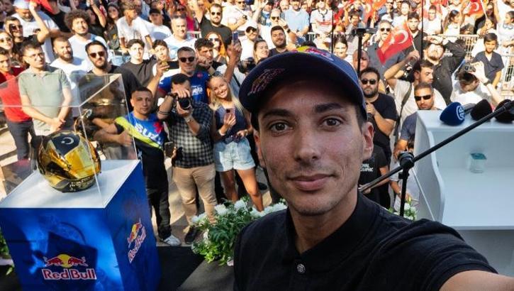 Toprak Razgatlıoğlu memleketi Alanya'da coşkuyla karşılandı
