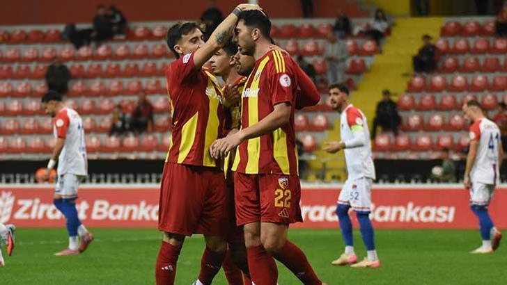 Kayserispor Kupa'da turladı, yeni hocasıyla ilk galibiyet sevincini yaşadı