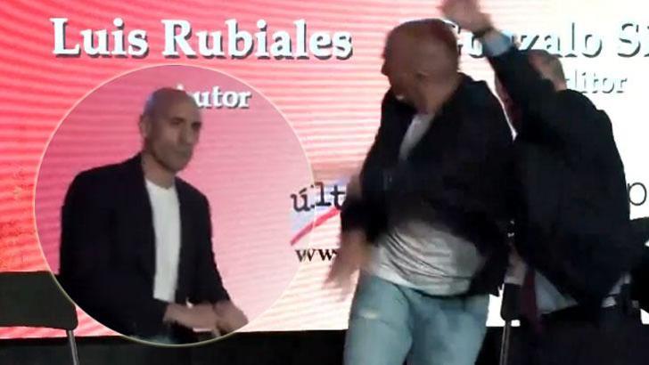 İspanya'nın eski futbol federasyonu başkanı Luis Rubiales'e yumurtalı saldırı