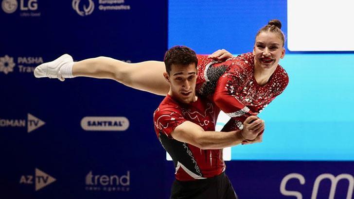 Ayşe Begüm Onbaşı Avrupa Şampiyonası'nda hem teklerde hem çiftlerde adını finale yazdırdı