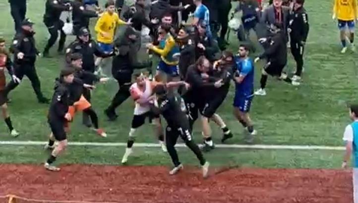 Futbol sahası ringe döndü! Tam 24 kırmızı kart çıktı