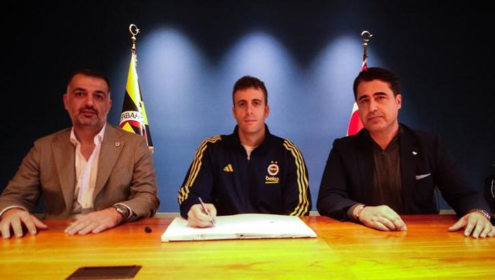 Fenerbahçe Beko'da Derya Yannier imzayı attı