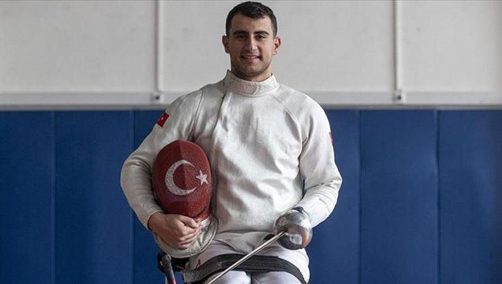Milli eskrimci Hakan Akkaya'dan bronz madalya