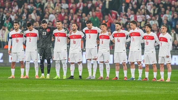 Milli yıldızın transferde kafası karıştı! Fenerbahçe'ye kötü haber...