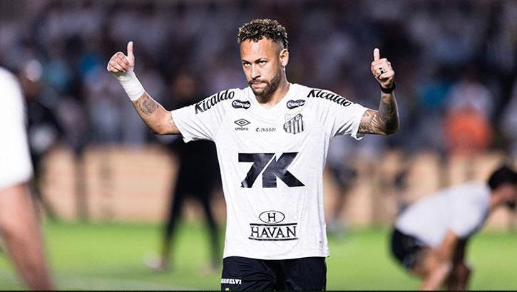 Neymar: 'I will keep playing despite my injury'