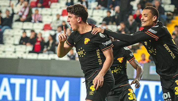 Göztepe'de Taha Altıkardeş sevinci