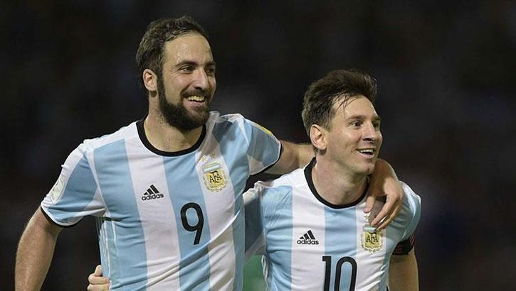 Higuaín: '2014 finalini kaybettiğimizde Messi beni kurtardı'
