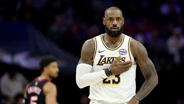 LeBron James dominates NBA game, Lakers win