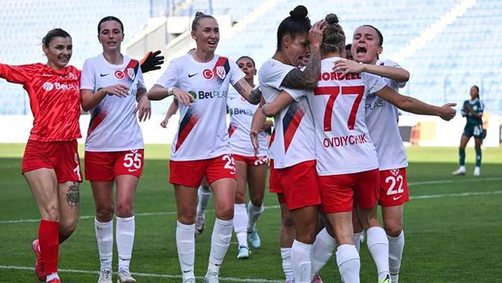 Turkcell Kadın Futbol Süper Ligi'nde kritik mücadele: Fomget-Fenerbahçe