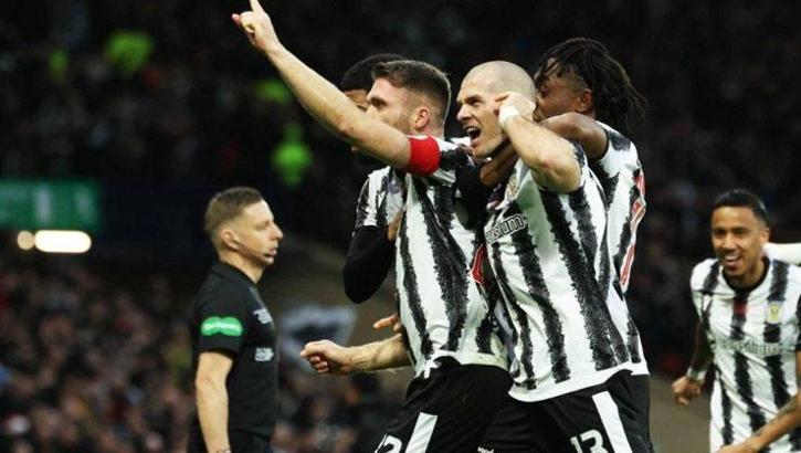 İskoçya Lig Kupası'nı Celtic'i 3-1 yenen St. Mirren kazandı!