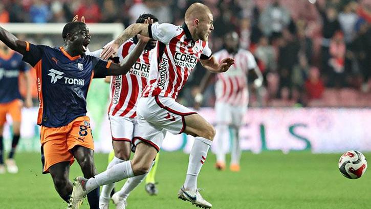 Başakşehir, Samsun'dan 3 puan ile döndü! Samsunspor - Başakşehir maçı sonucu 0-2