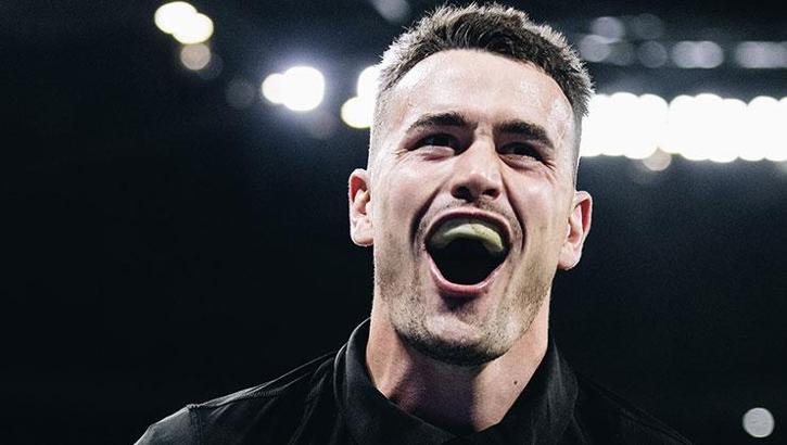 Late Try Seals Narrow Victory as Title Race Heats Up