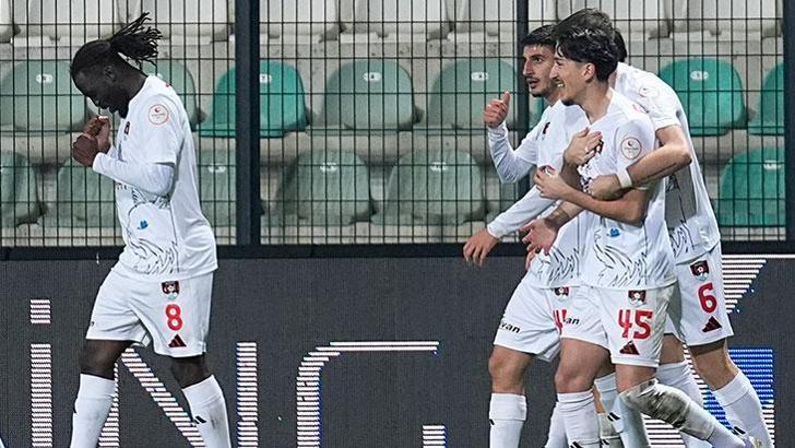 Vanspor 6 maçlık hasreti deplasmanda dindirdi... İstanbulspor - Vanspor FK maç sonucu 1-3