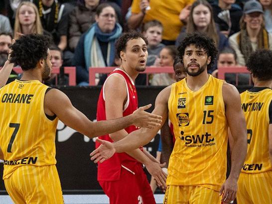 How Many Players Are in a Basketball Team? Roster vs On‑Court Rules