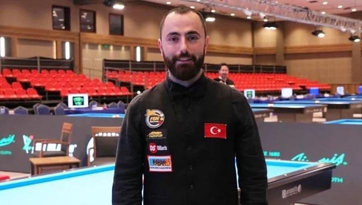 Türkiye 3 Bant Bilardo Şampiyonası'nda kazanan Berkay Karakurt