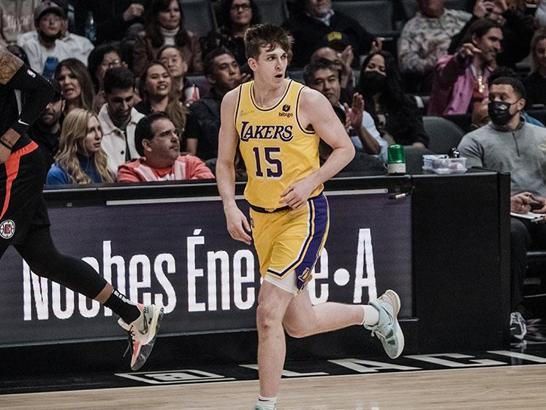 Lakers Guard Austin Reaves to Undergo MRI After Exiting With Calf Issue