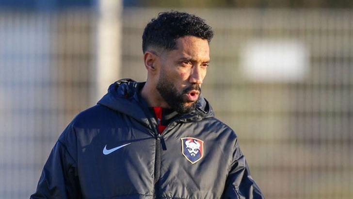 Gael Clichy teknik direktörlük kariyerine Fransa 3. Ligi'nden başladı