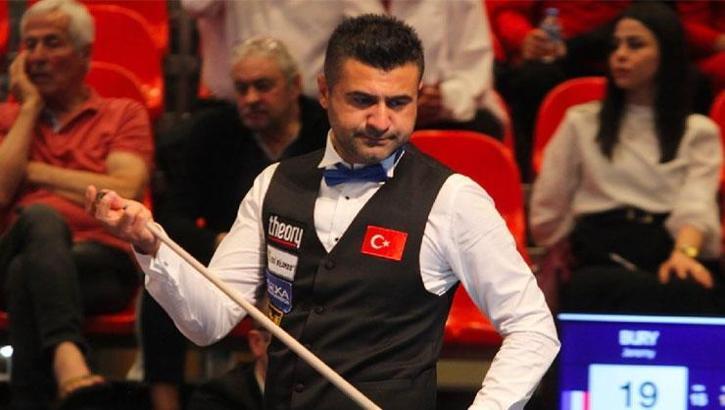 3 Bant Bilardo Türkiye Şampiyonası'nda kazanan Tolgahan Kiraz