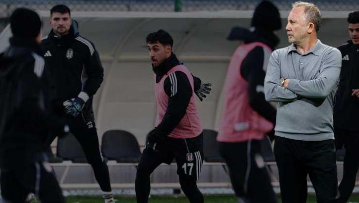 Son dakika! Beşiktaş'tan ayrılık açıklaması! 2 futbolcu ile fesih görüşmesi