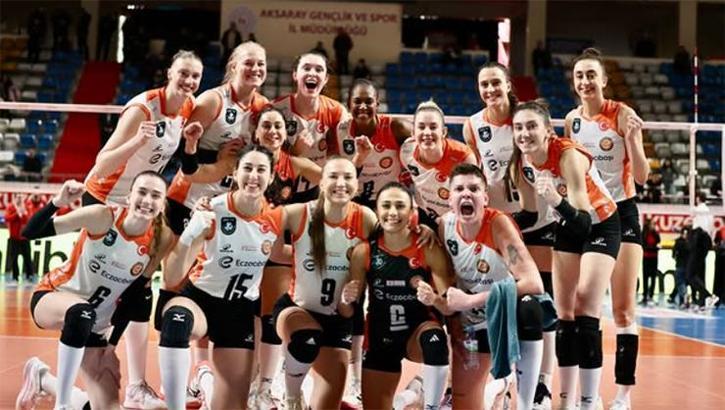Eczacıbaşı deplasmanda 5 setin sonunda kazandı
