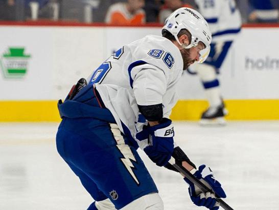 Lightning Keep Rolling with Dominant Win Over Flyers