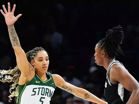 WNBA and Players’ Union Hit Pause on Free Agency as CBA Talks Drag On WNBA and Players’ Union Hit Pause on Free Agency as CBA Talks Drag On