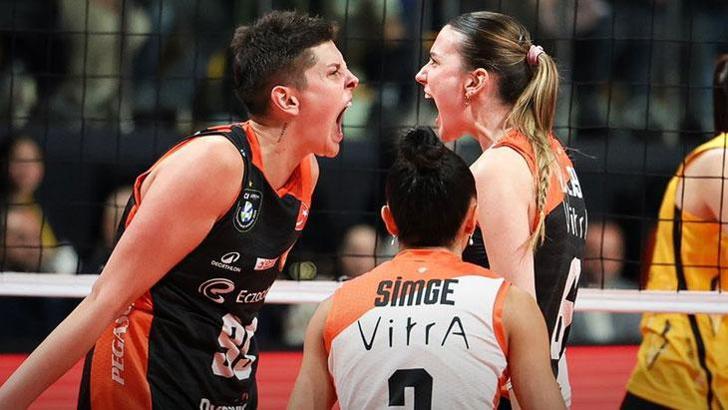 Voleybolda derbinin galibi Eczacıbaşı! VakıfBank - Eczacıbaşı Dynavit maç sonucu 1-3