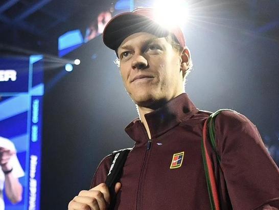 Sinner’s Title Defense Begins with Swift Victory as Gaston Forced to Withdraw