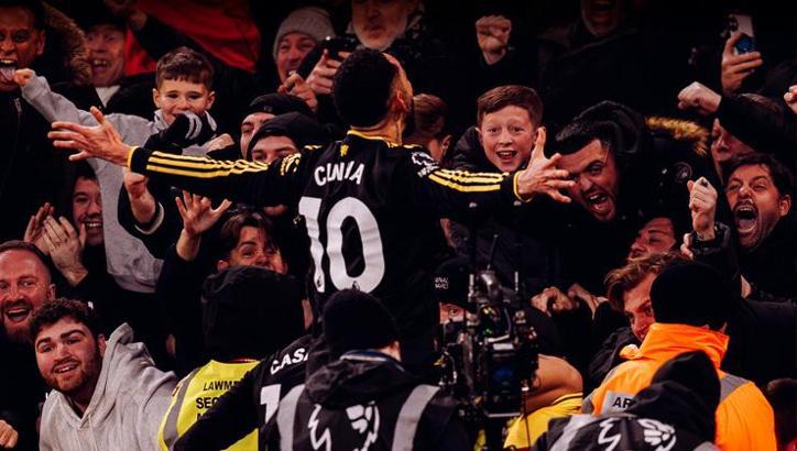 Arsenal şokta! Premier Lig'in zirvesine Manchester United ayarı
