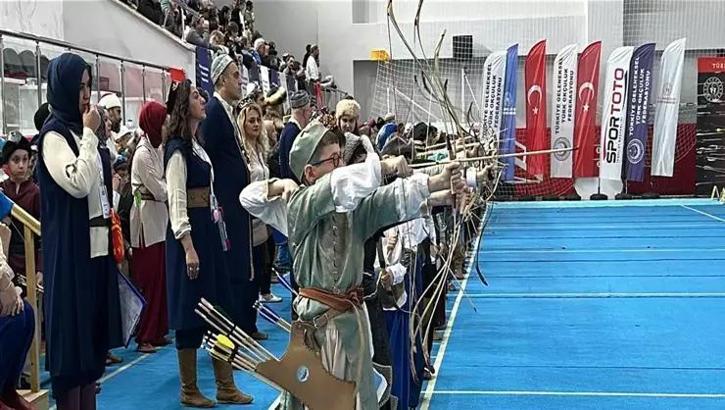 Kütahya’da Geleneksel Türk Okçuluğu şöleni başladı