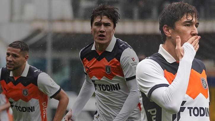 Başakşehir, gözünü Avrupa'ya dikti! Yenilmezlik serisi sekiz maça çıktı... (Maç özeti | Eyüpspor 1-2 Başakşehir)