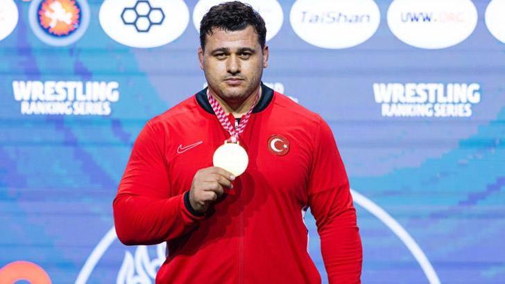 Efsane güreşçi Rıza Kayaalp mindere şampiyonlukla döndü! Zagreb'de altın madalya