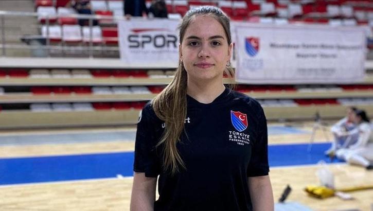 Milli eskrimci Alara Atmaca'dan altın madalya