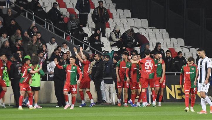 İzmir derbisinde kazanan Karşıyaka! (ÖZET) Karşıyaka-Altay maç sonucu:3-1