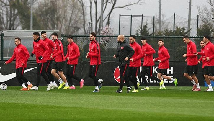 A Milli Futbol Takımı’nda Barış Alper Yılmaz ve Uğurcan Çakır antrenmanda yer almadı! Romanya maçı hazırlıkları sürdü