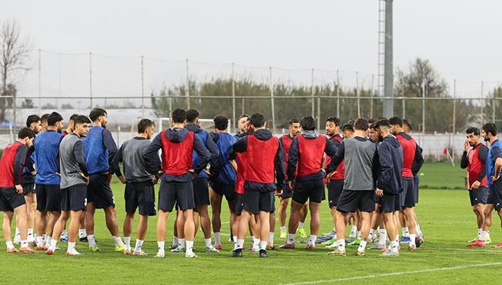 İran Millî Takımı kamp için Antalya'da!