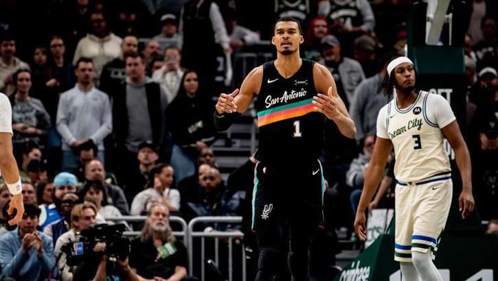 NBA'de Spurs, Bucks'ı farklı mağlup etti!