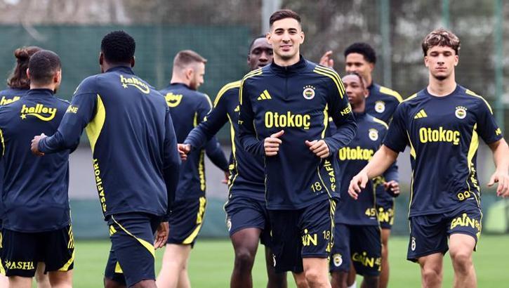 Fenerbahçe'ye derbi öncesi büyük müjde! Geri döndü