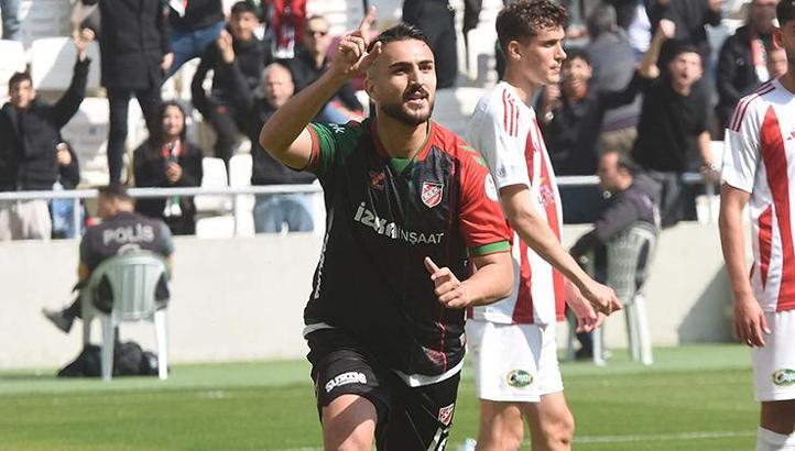 Karşıyaka'da Ömer Faruk'tan müthiş dönüş