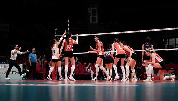 Eczacıbaşı, Zeren Spor'u devirdi Sultanlar Ligi'ni 3.sırada tamamladı